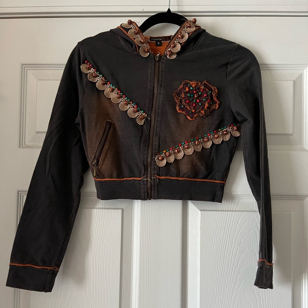 NWOT SZ S DISTRESSED ORNATELY DECORATED ZIPPED CROPPED HOODIE! AWESOME!!!